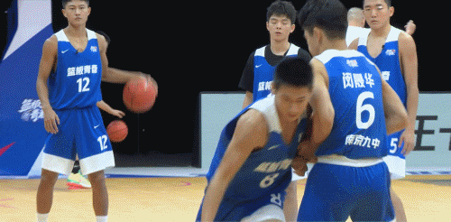 篮球防守训练中如何提高体能和耐力_2